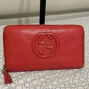 Gucci Vibrant Coral Leather Zippy Wallet